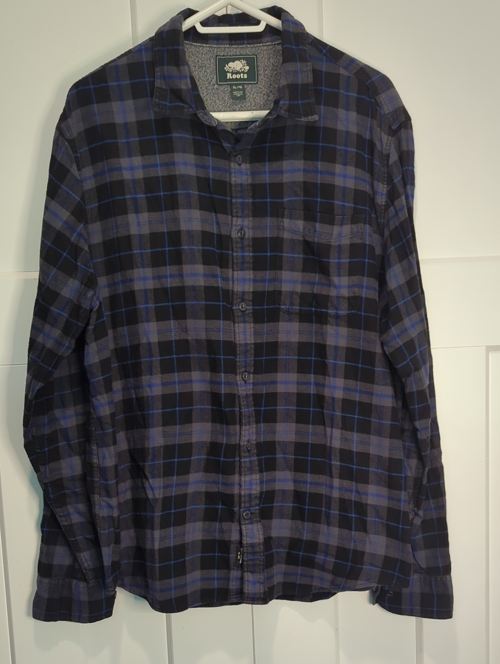 Roots Men's Black and Navy Plaid Button-Down Shirt Size XL